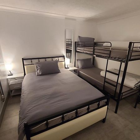 Roomz-Gatwick-London-Airport Parking-Travel Service Ifield Exteriör bild