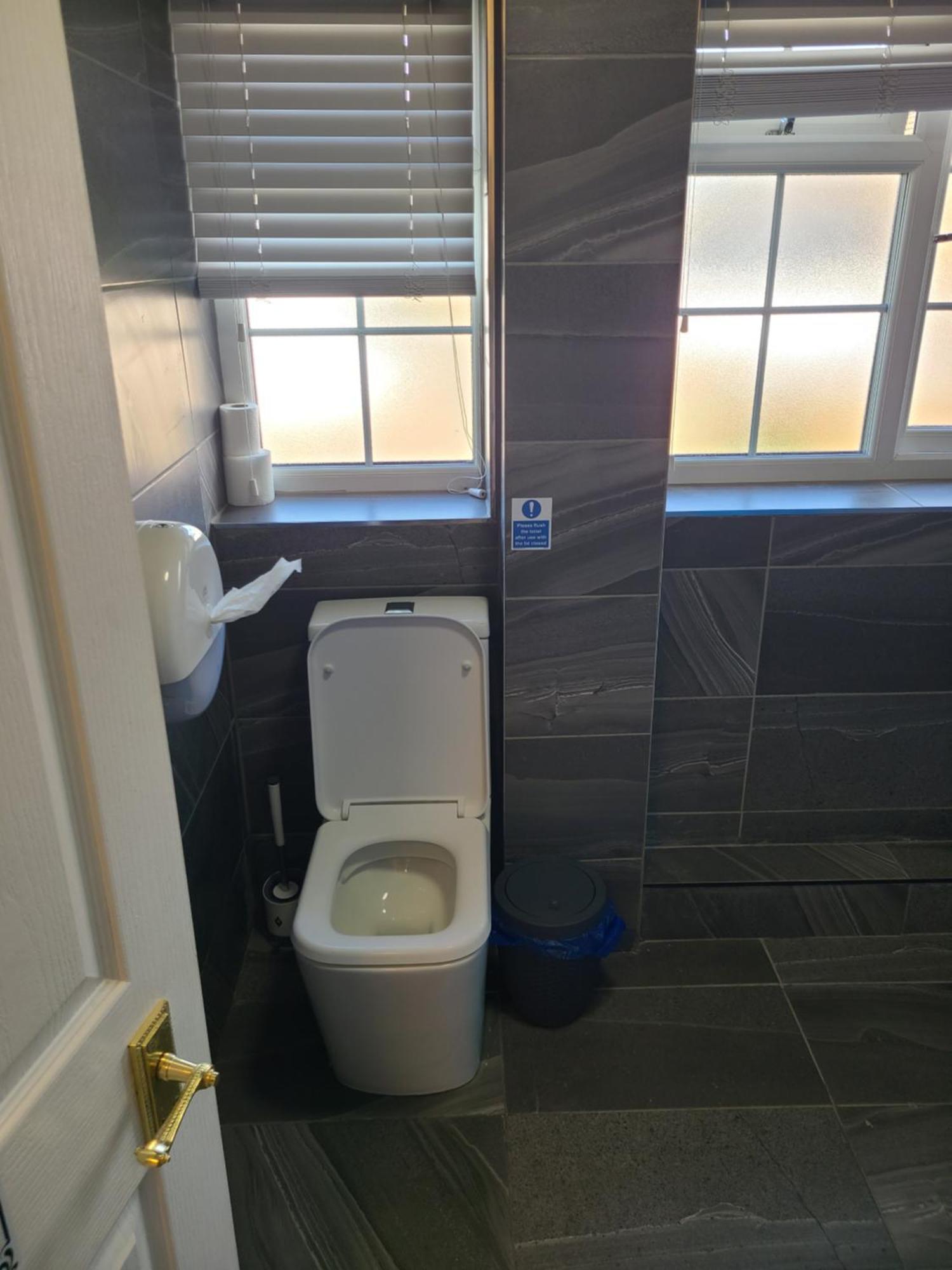 Roomz-Gatwick-London-Airport Parking-Travel Service Ifield Exteriör bild
