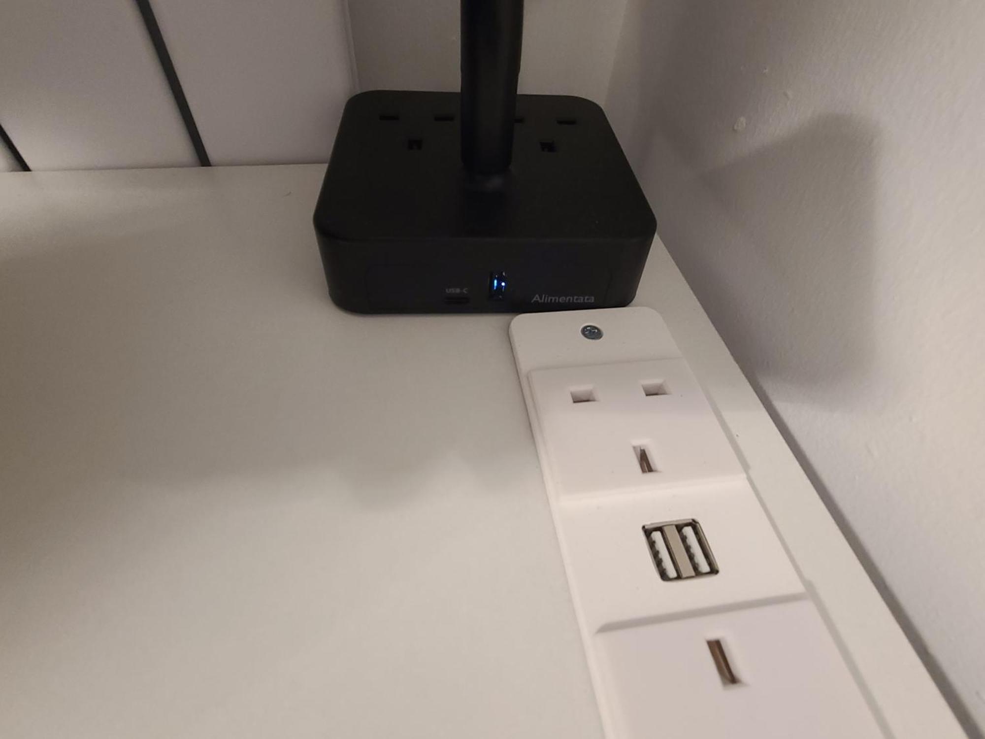 Roomz-Gatwick-London-Airport Parking-Travel Service Ifield Exteriör bild
