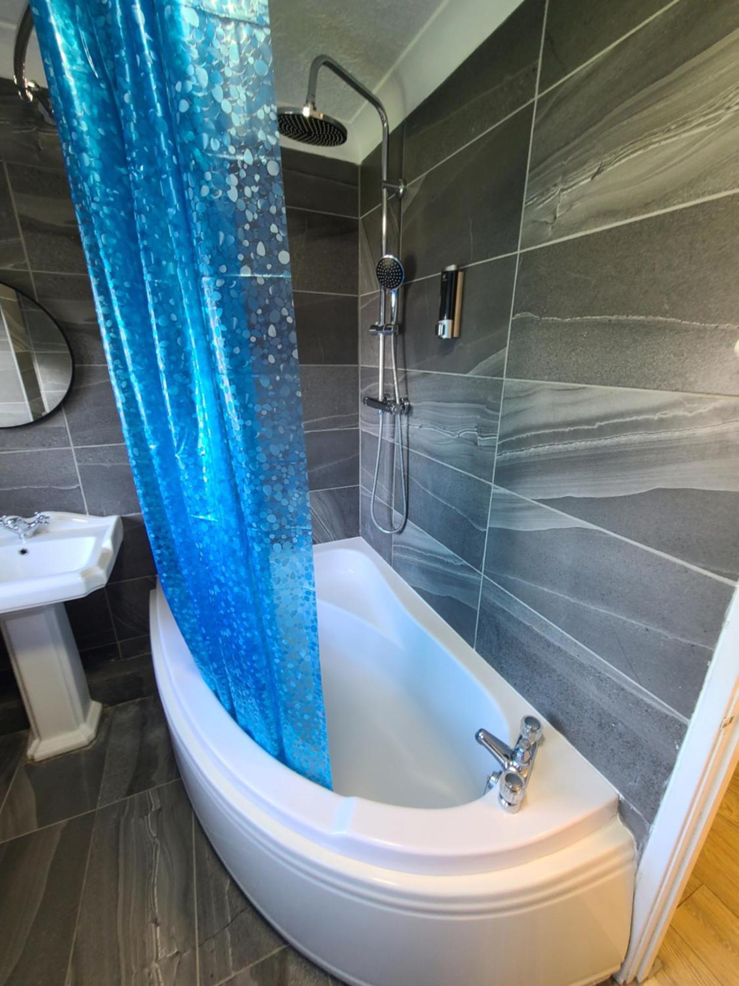 Roomz-Gatwick-London-Airport Parking-Travel Service Ifield Exteriör bild