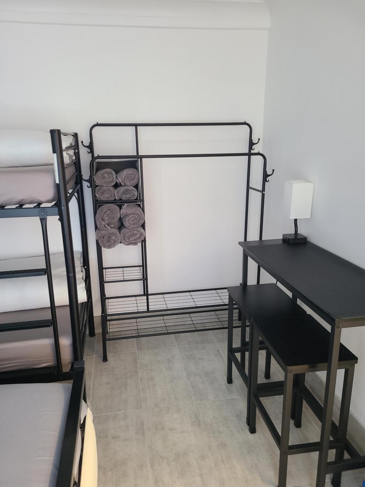 Roomz-Gatwick-London-Airport Parking-Travel Service Ifield Exteriör bild