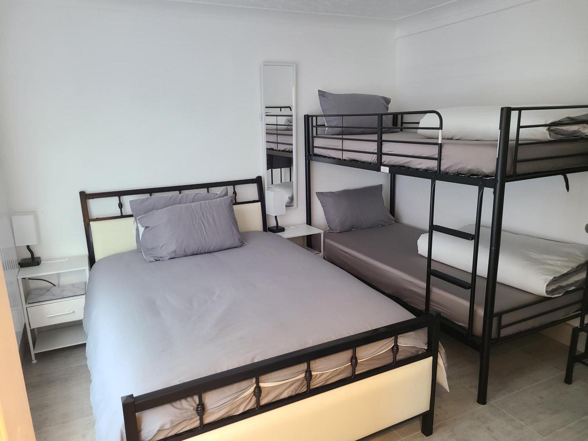 Roomz-Gatwick-London-Airport Parking-Travel Service Ifield Exteriör bild